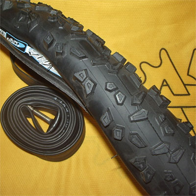 Cubierta_mtb_Hutchinson_Spider_con_camara_Hutchinson_presta.jpg